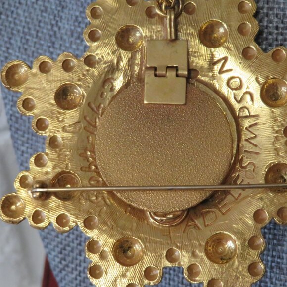 Vtg Adele Simpson book rare gold necklace ,statement, fragrance scent dispenser - Picture 11 of 15